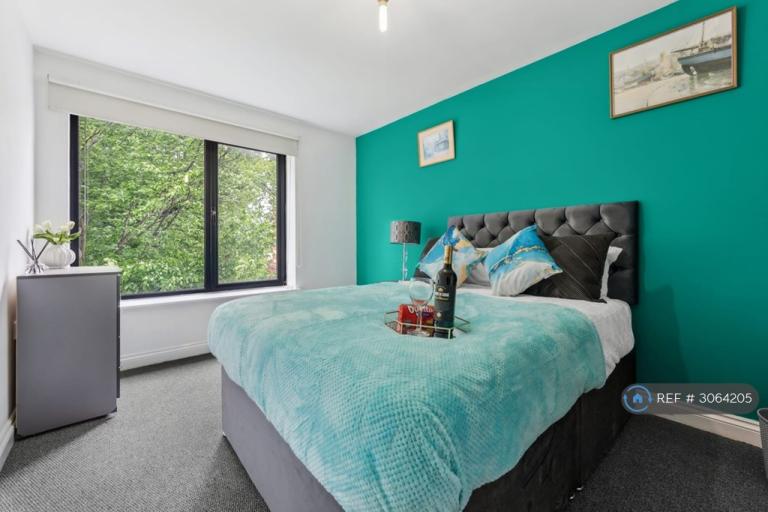 Room Far Gosford Street in Coventry