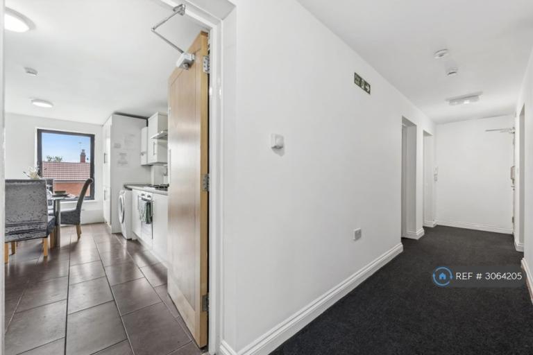 Room Far Gosford Street in Coventry
