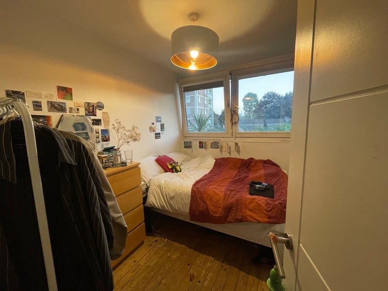Room Tottenham Road in Greater London