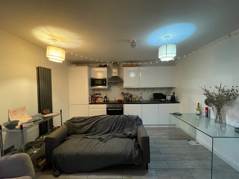 Room Tottenham Road in Greater London