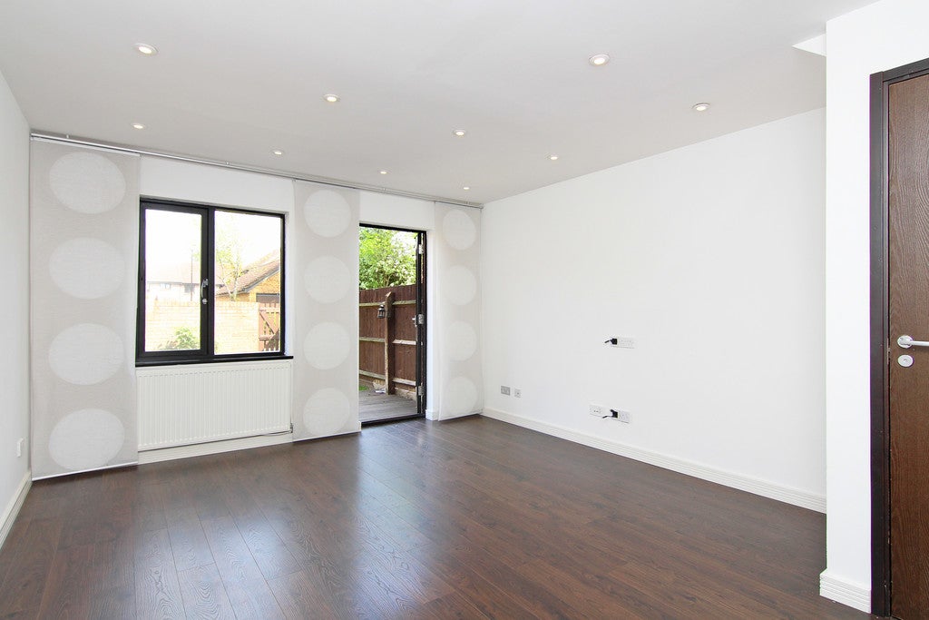 House Sycamore Close in Greater London