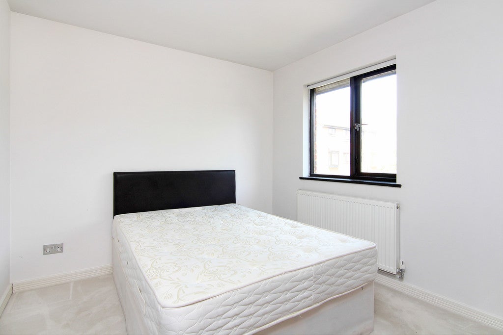 House Sycamore Close in Greater London