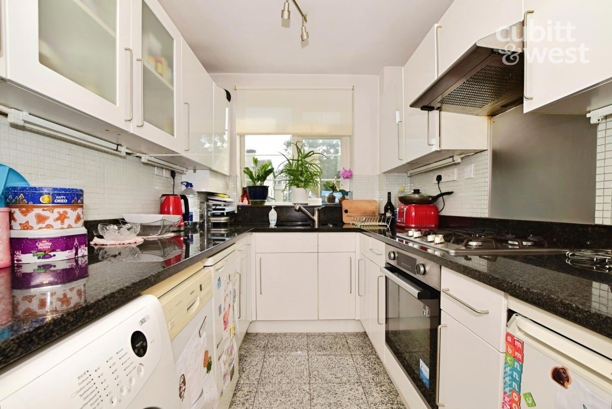 Flat Acre Lane in Greater London