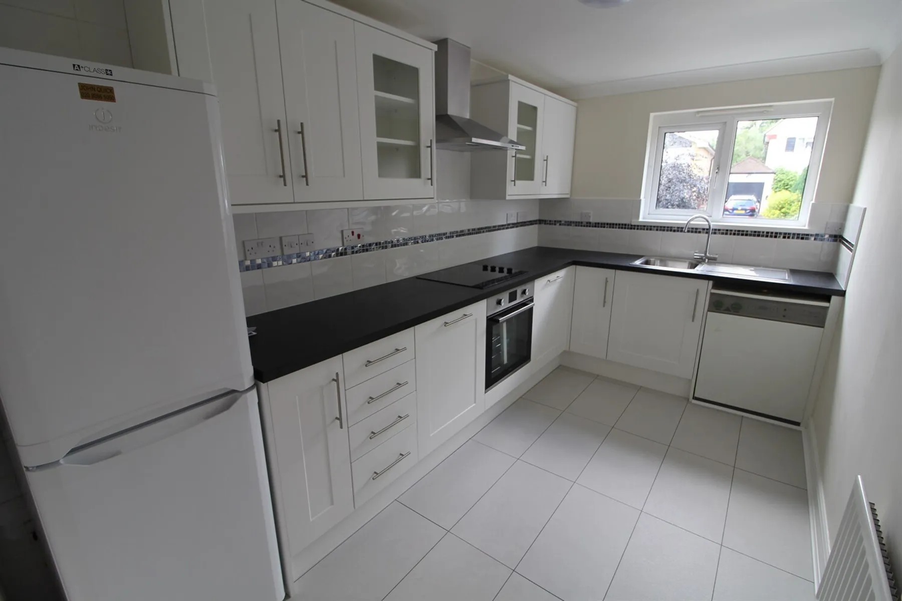 Flat Rowantree Road in Greater London