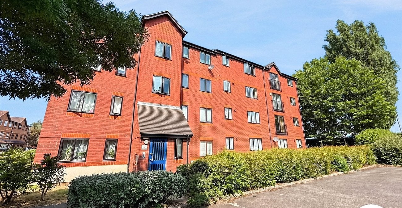 Flat Escreet Grove in Greater London