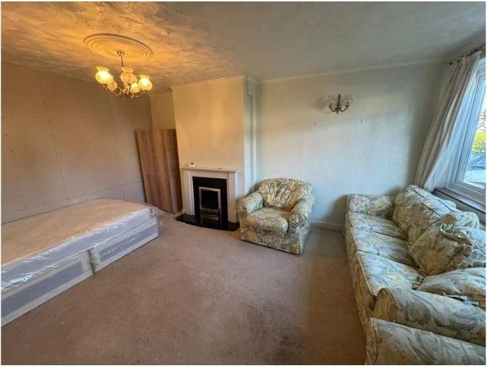 Room Holyrood Avenue in Greater London