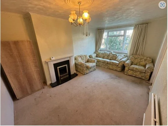 Room Holyrood Avenue in Greater London
