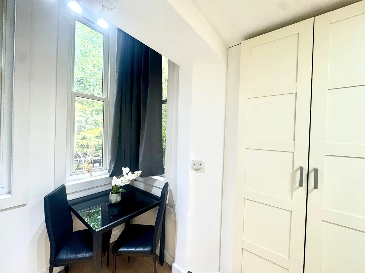Flat Fitzjohn's Avenue in Greater London