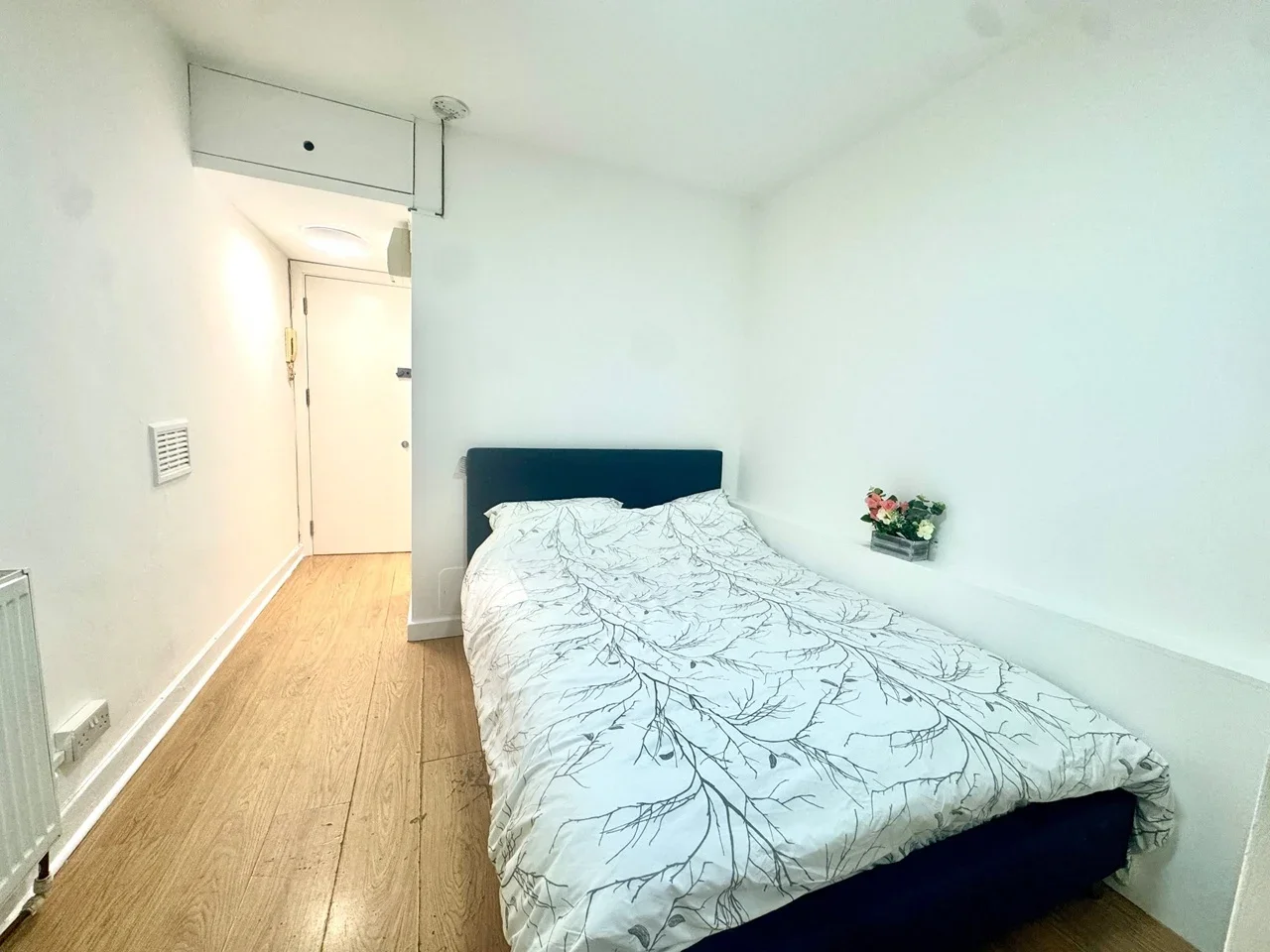 Flat Fitzjohn's Avenue in Greater London