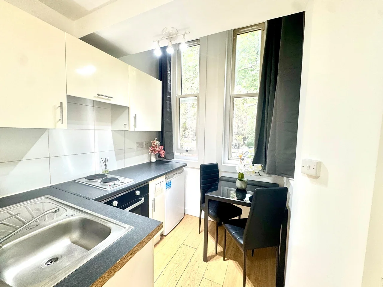 Flat Fitzjohn's Avenue in Greater London