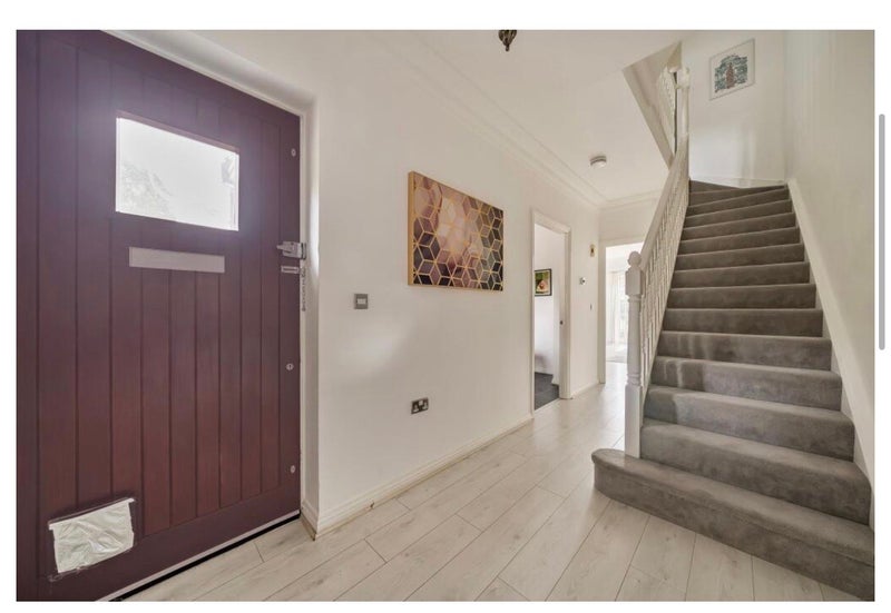 Room Beckett Road in Reigate and Banstead