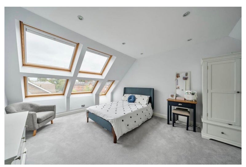Room Beckett Road in Reigate and Banstead