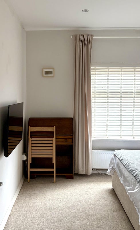 Room Hassop Avenue in Salford