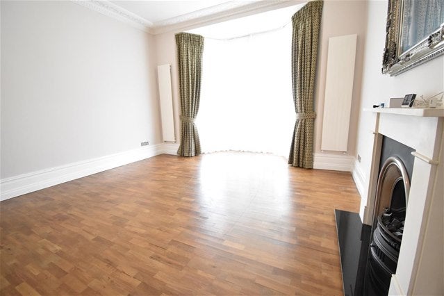 Flat The Avenue in Greater London