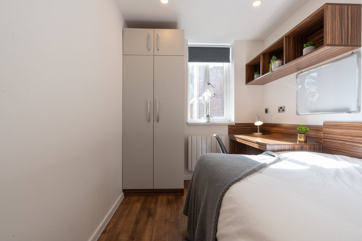 Flat Eskdale Terrace in Newcastle upon Tyne