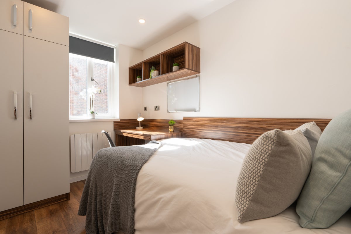 Flat Eskdale Terrace in Newcastle upon Tyne