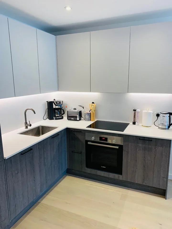 Flat Osborn Street in Greater London