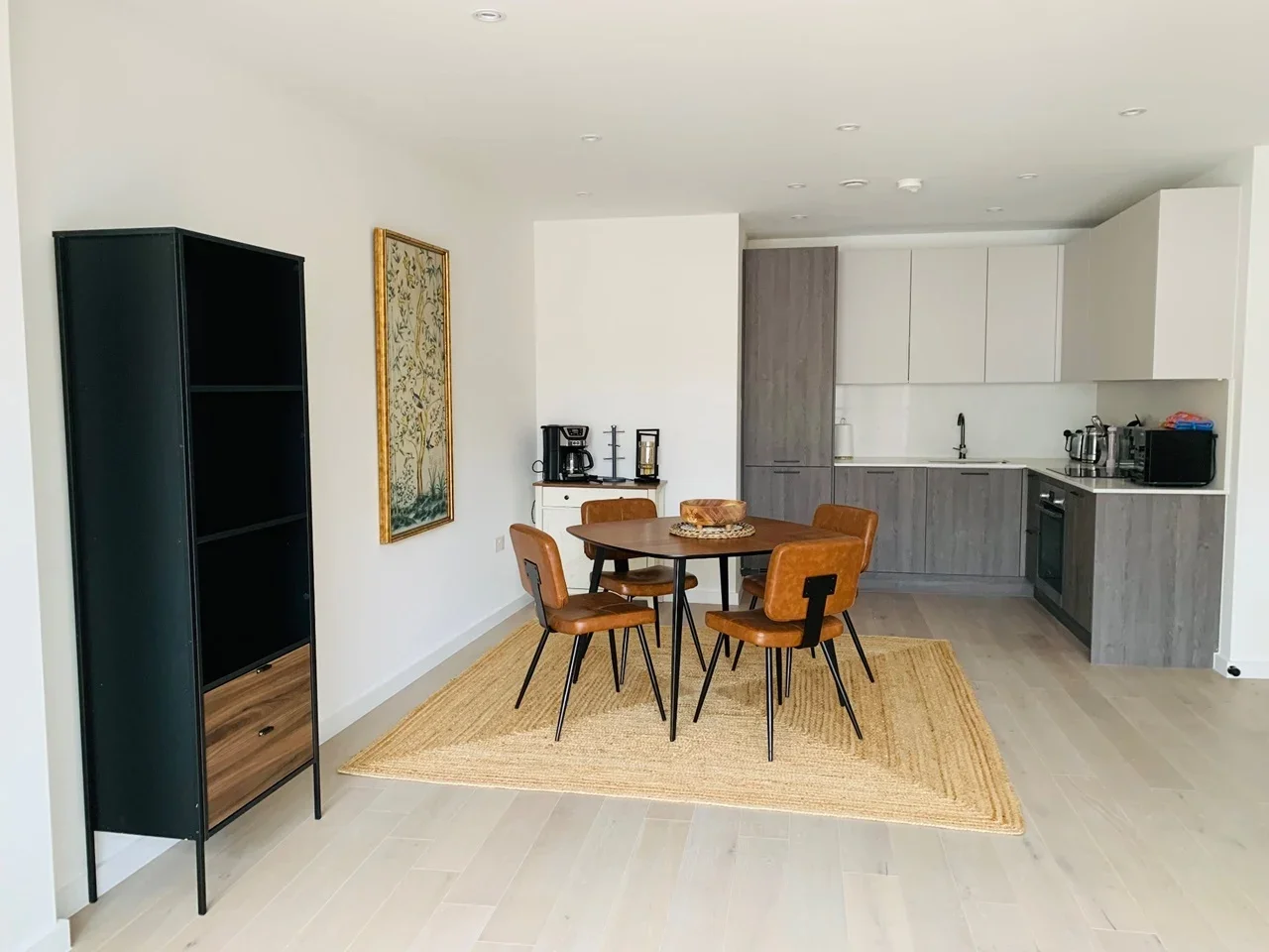 Flat Osborn Street in Greater London