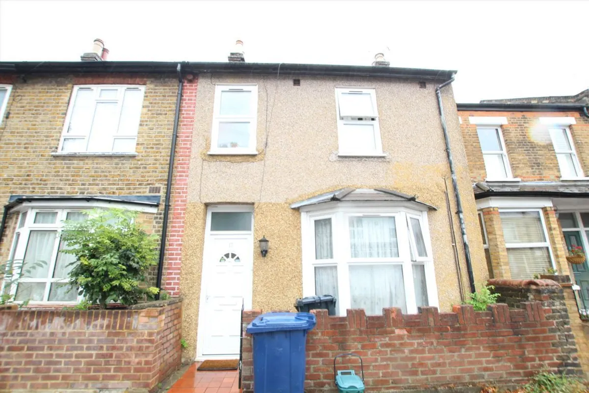House Grosvenor Road in Greater London