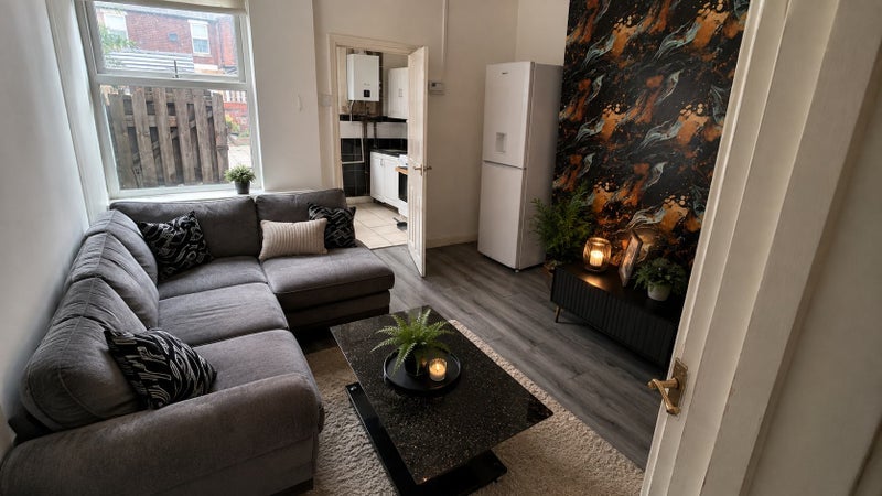 Room Siemens Close in Sheffield