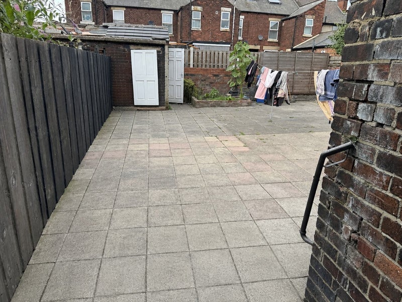 Room Siemens Close in Sheffield