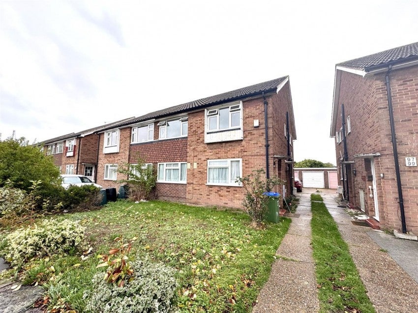 Flat Nursery Avenue in Greater London