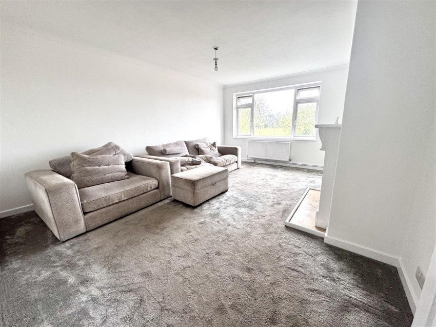 Flat Nursery Avenue in Greater London