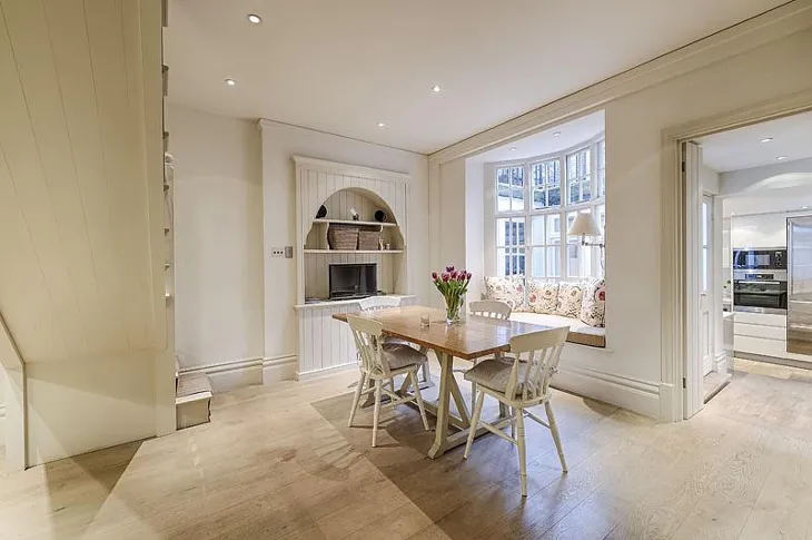Flat Egerton Place in Greater London