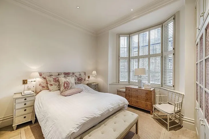 Flat Egerton Place in Greater London