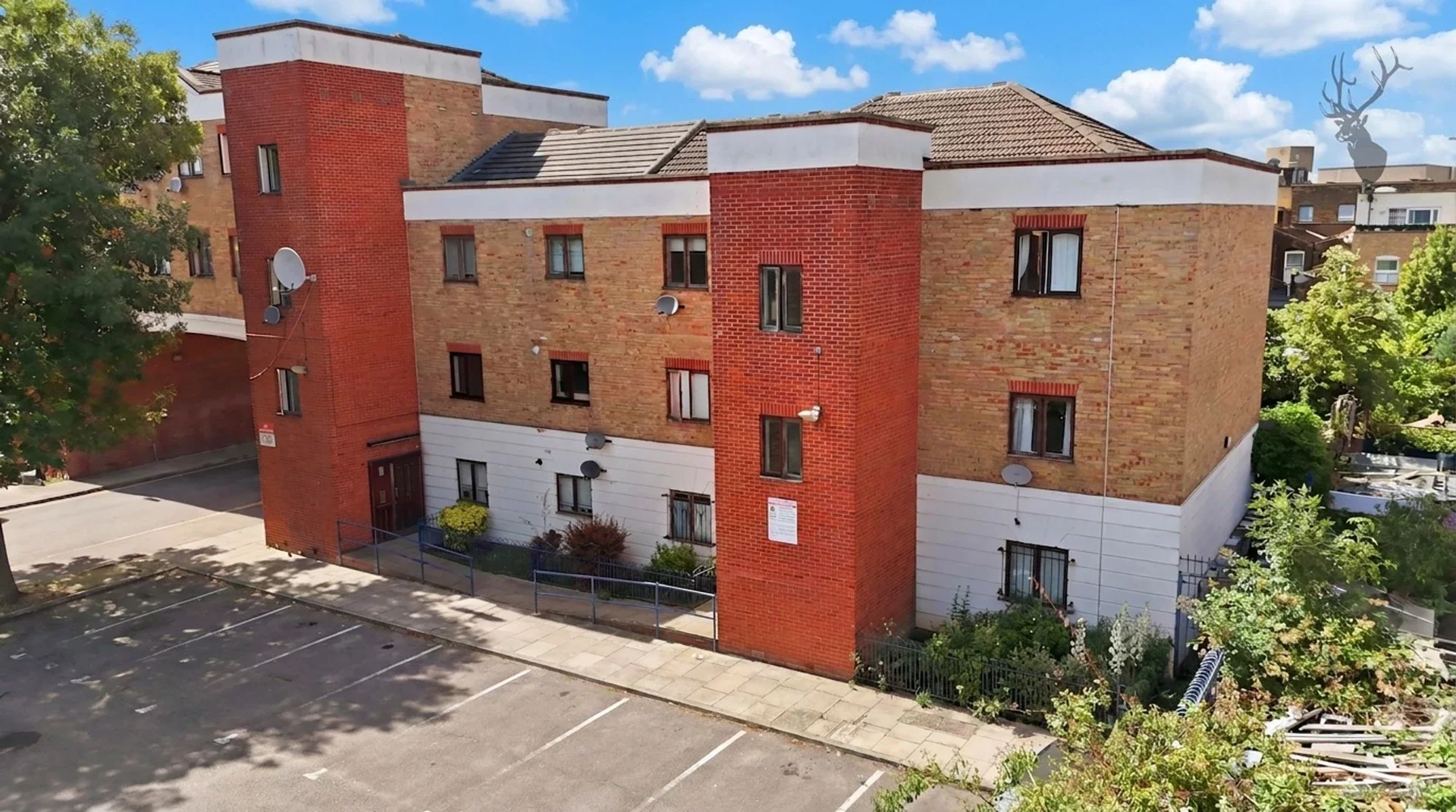 Flat Court Yard in Greater London