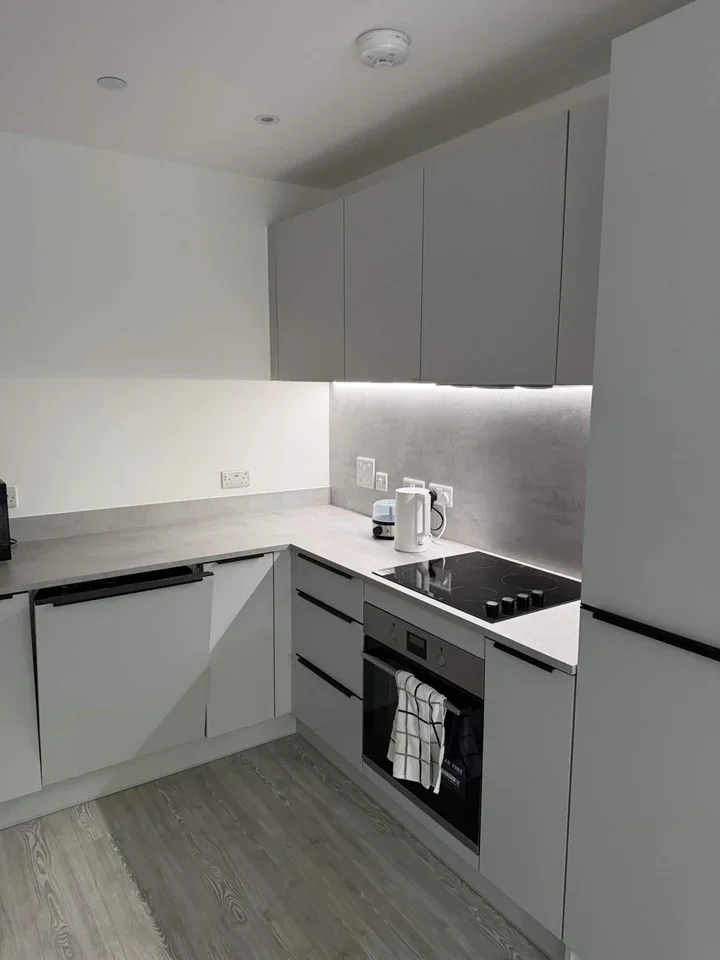 Room Field Lane in Greater London