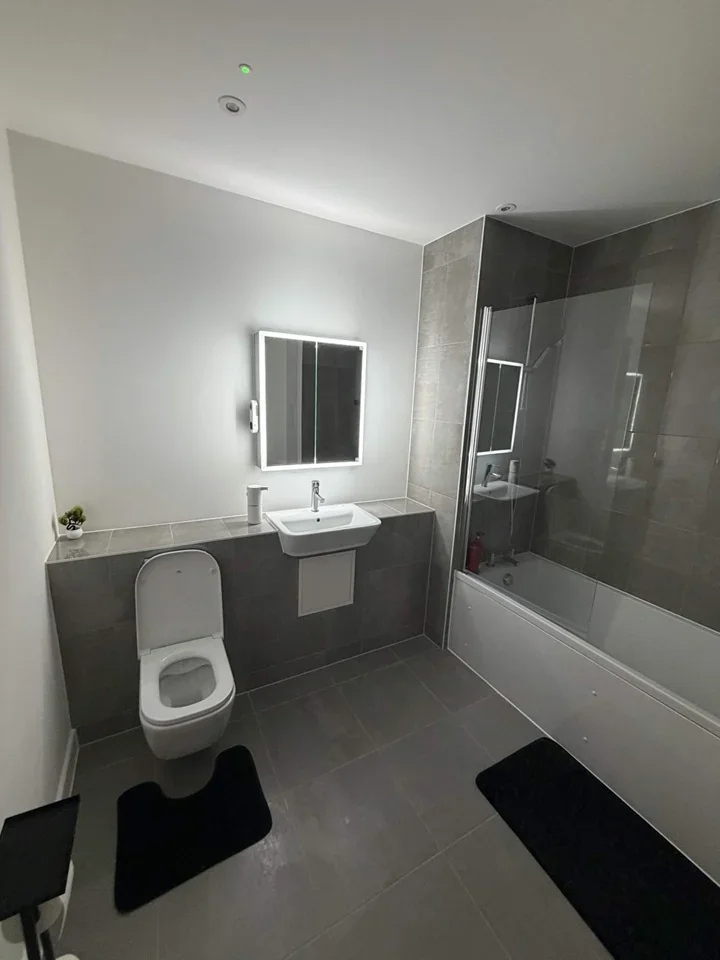 Room Field Lane in Greater London
