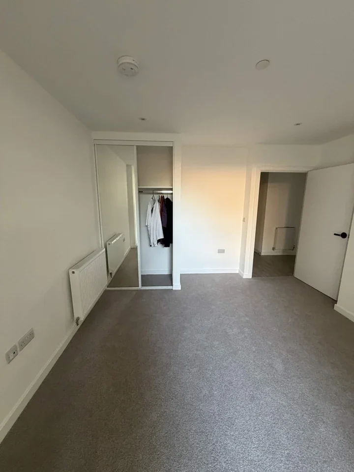 Room Field Lane in Greater London