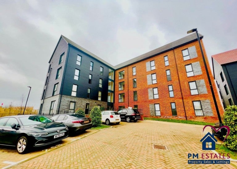 Flat Swanton House in Ebbsfleet Garden City