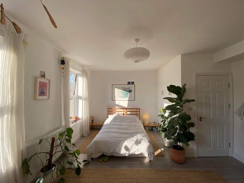 Room Evering Road in Greater London