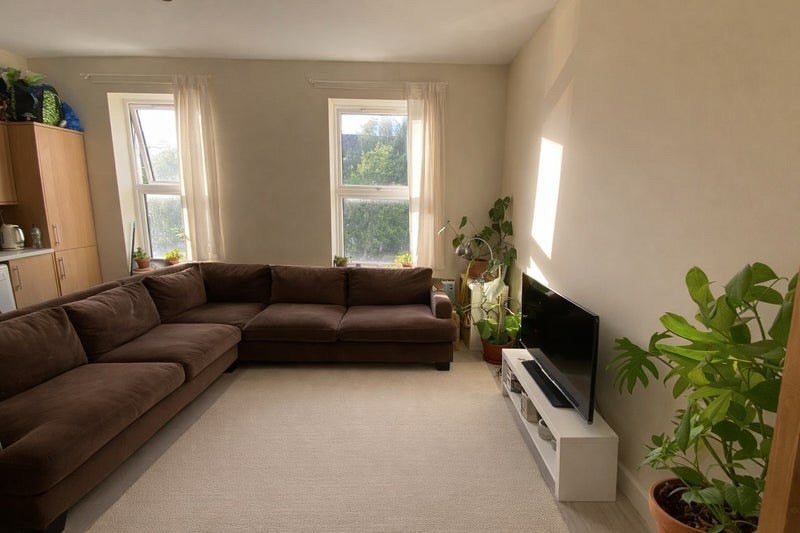 Room Evering Road in Greater London