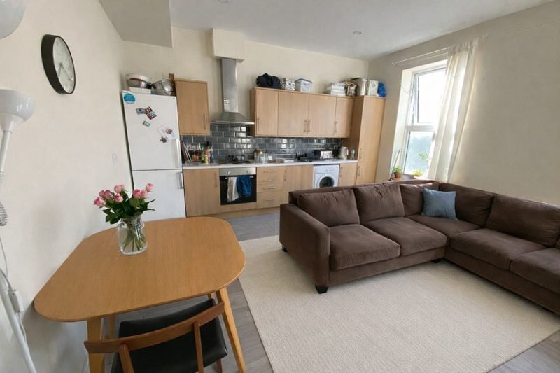 Room Evering Road in Greater London
