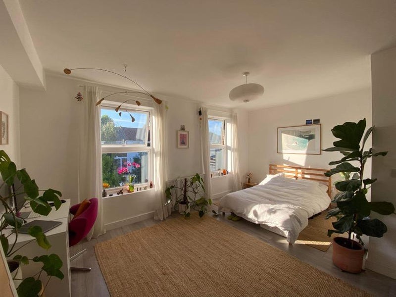 Room Evering Road in Greater London