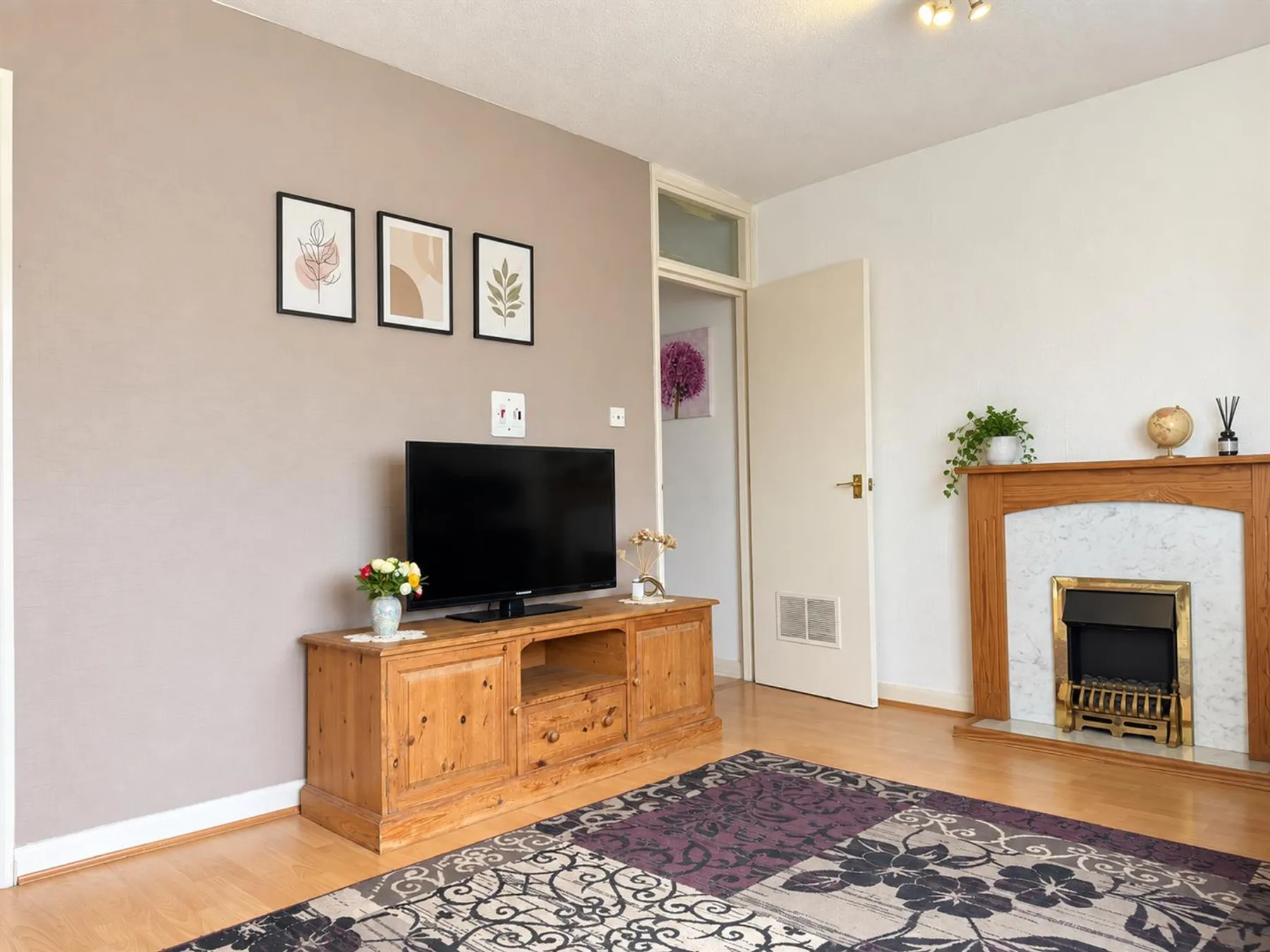 Flat Weekes Drive in Slough
