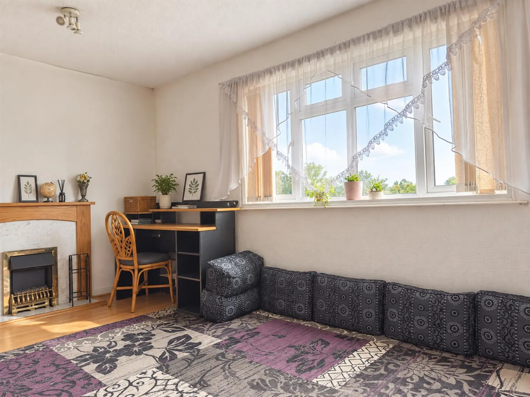 Flat Weekes Drive in Slough