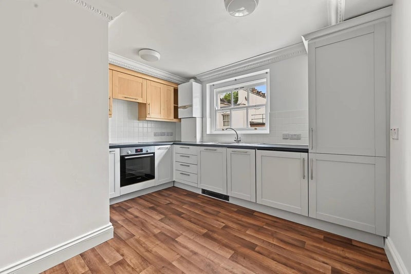 Room Cleveland Gardens in City of Westminster