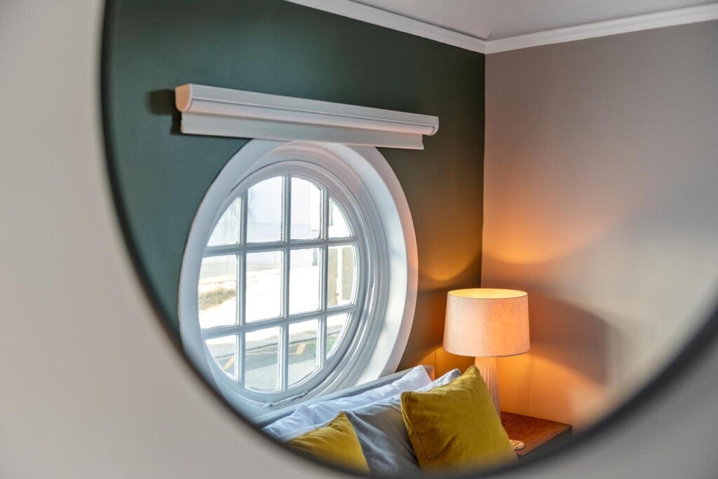 Flat Broadwater Road in Greater London