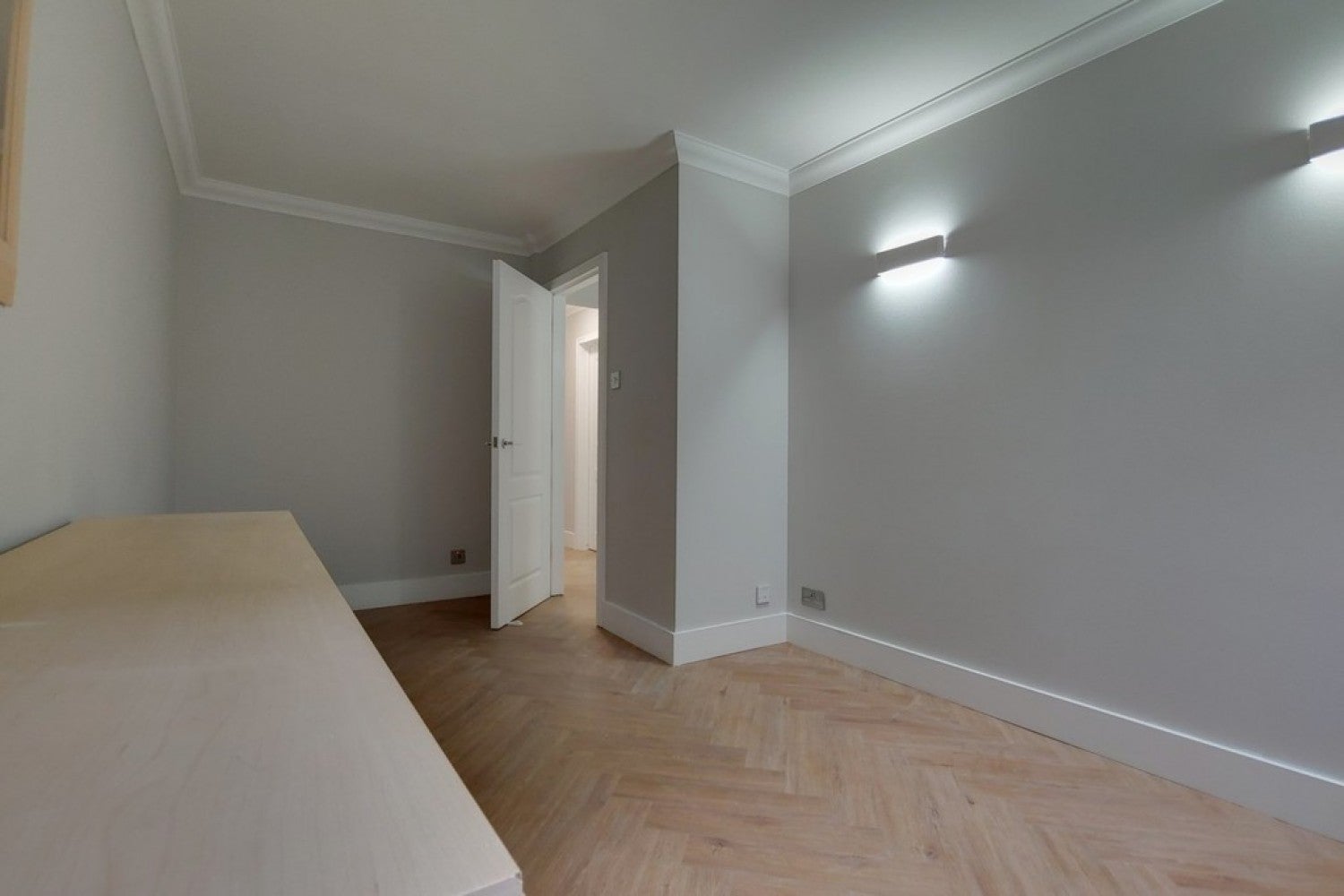 Flat Cleveland Street in Greater London