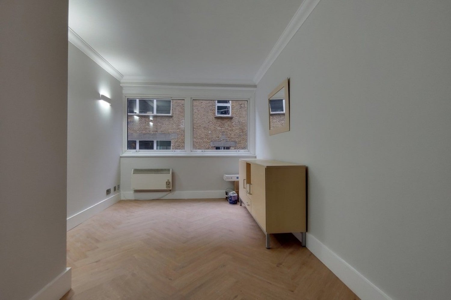 Flat Cleveland Street in Greater London