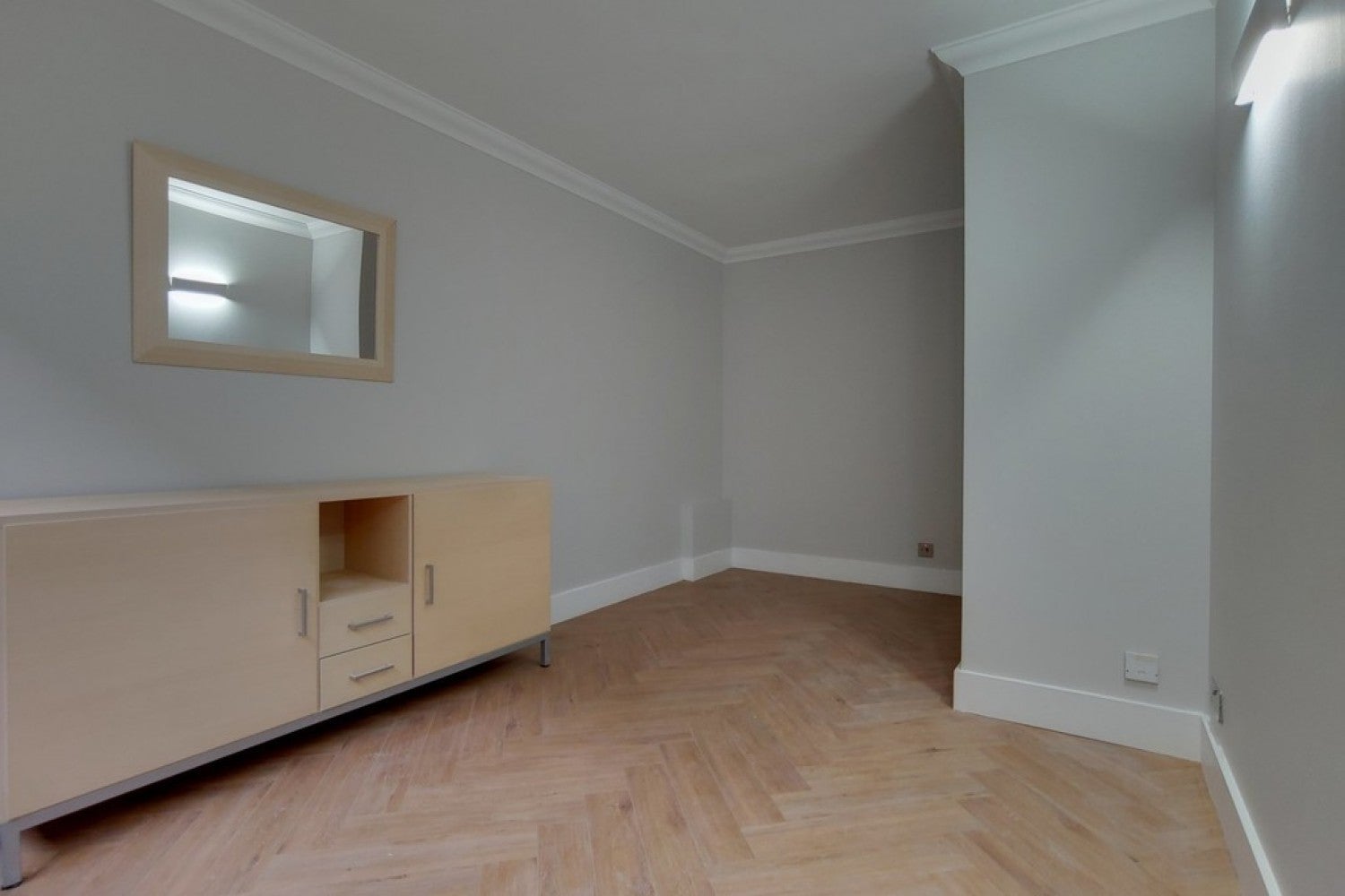 Flat Cleveland Street in Greater London