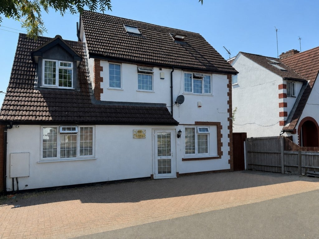 Flat Rayners Lane in Greater London