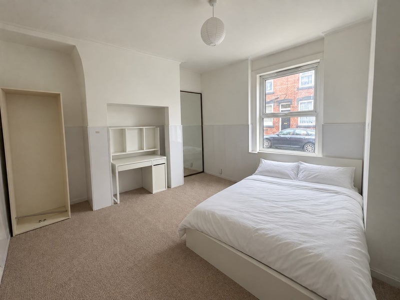 House Burley Lodge Terrace in Leeds