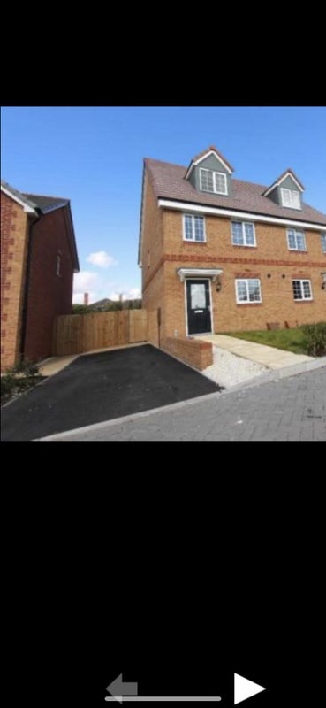House Little Trace Avenue in Stratford-on-Avon