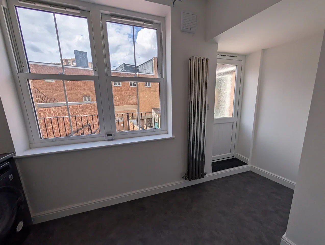 Flat Woodcote Road in Greater London
