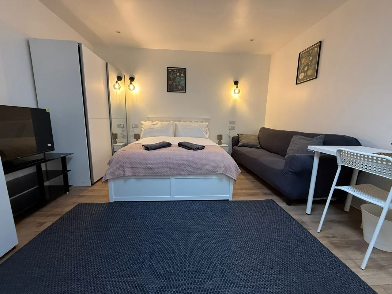 Flat Daryngton Drive in Greater London